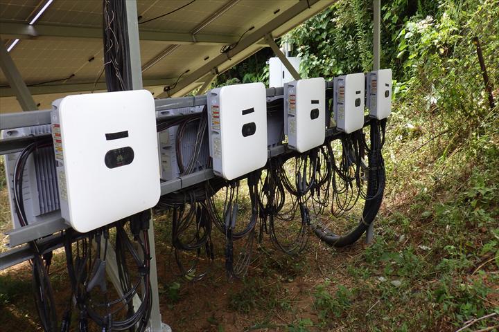 発電所内のパワーコンディショナの様子