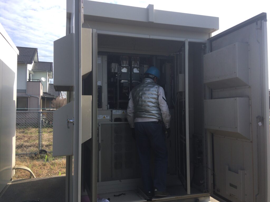 太陽光発電設備のオンライン化作業